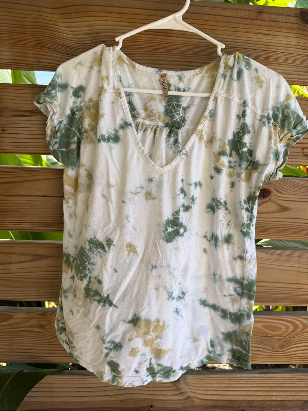 XCVI White V-Neck Short Sleeve Top with Green & Olive Tie-Dye
